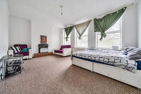 3 bedroom maisonette to rent, Windsor Drive, Orpington, BR6 6EY