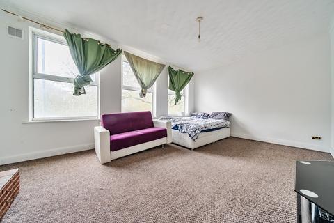 3 bedroom maisonette to rent, Windsor Drive, Orpington, BR6 6EY