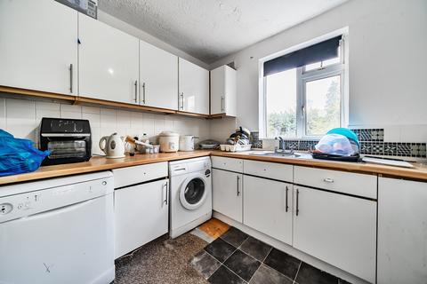 3 bedroom maisonette to rent, Windsor Drive, Orpington, BR6 6EY