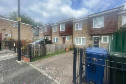 2 bedroom flat to rent, Essex Close, Newcastle upon Tyne NE4