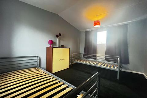 2 bedroom flat to rent, Essex Close, Newcastle upon Tyne NE4