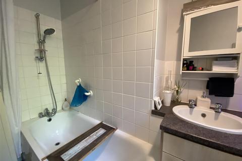 1 bedroom flat to rent, Marina, St Leonards-On-Sea