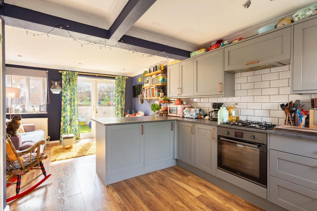 Kitchen (3).jpg