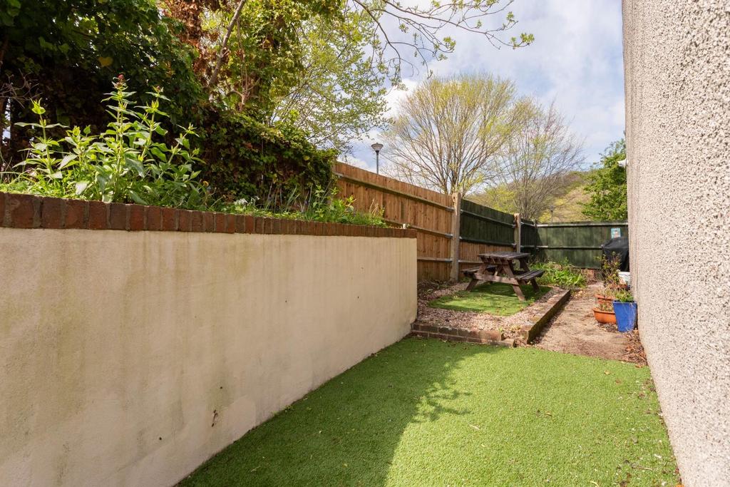 Rear garden (2).jpg