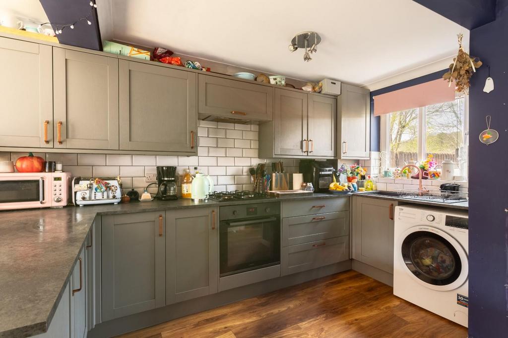 Kitchen (2).jpg