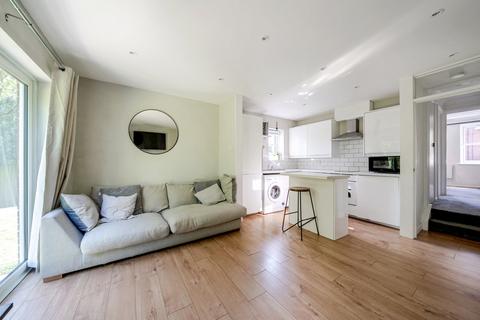 Flat 10, Dorchester House Hasletts Close, Tunbridge Wells, TN1 2EE