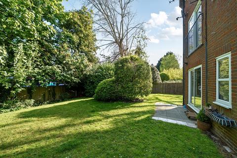 Flat 10, Dorchester House Hasletts Close, Tunbridge Wells, TN1 2EE