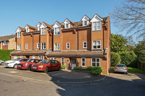 Flat 10, Dorchester House Hasletts Close, Tunbridge Wells, TN1 2EE