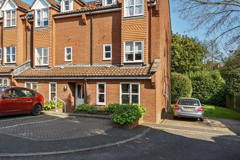 Flat 10, Dorchester House Hasletts Close, Tunbridge Wells, TN1 2EE