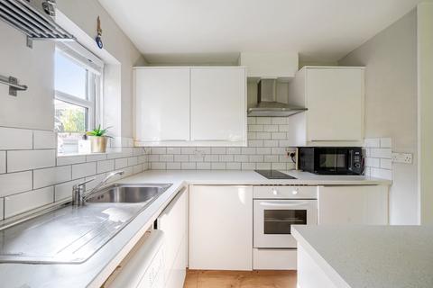 Flat 10, Dorchester House Hasletts Close, Tunbridge Wells, TN1 2EE
