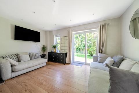 Flat 10, Dorchester House Hasletts Close, Tunbridge Wells, TN1 2EE