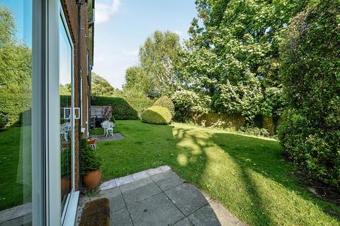 Flat 10, Dorchester House Hasletts Close, Tunbridge Wells, TN1 2EE