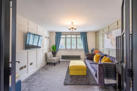 4 bedroom detached house for sale, Billingwood Drive, Rawdon LS19