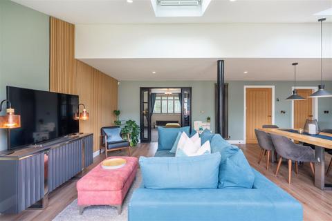 4 bedroom detached house for sale, Billingwood Drive, Rawdon LS19