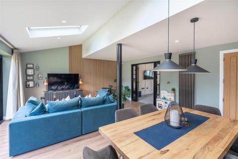 4 bedroom detached house for sale, Billingwood Drive, Rawdon LS19