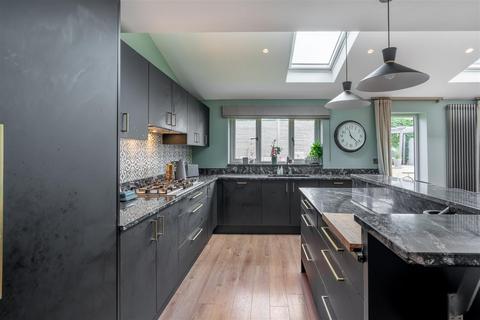 4 bedroom detached house for sale, Billingwood Drive, Rawdon LS19