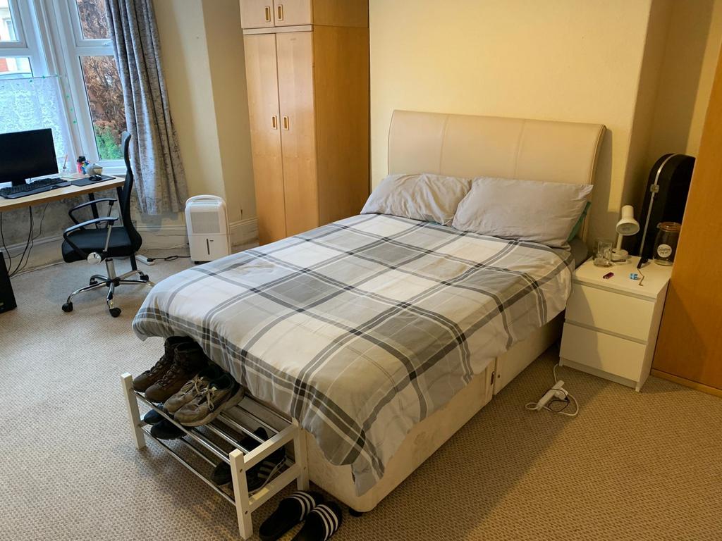 This inviting double bedroom features ample spa...