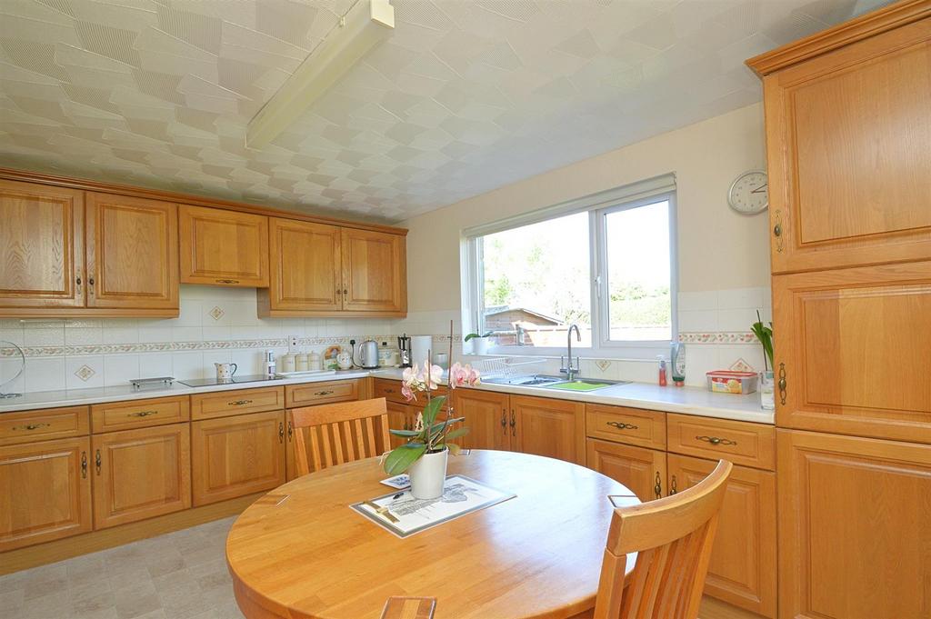 Resized Kitchen1.jpg