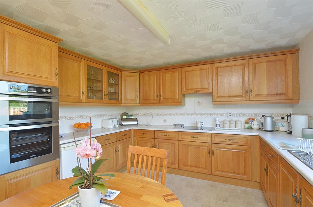 Resized Kitchen2.jpg