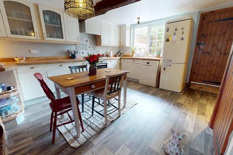 4 bedroom cottage for sale, West Street, Weedon, Northampton, NN7 4QU