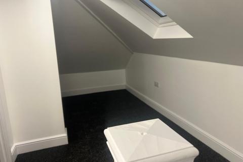 3 bedroom flat to rent, woking GU21
