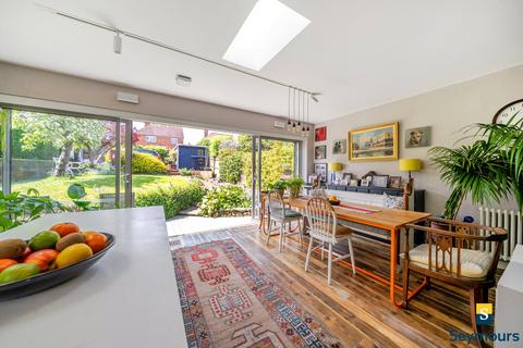 20 Dunsdon Avenue, Guildford, GU2 7NX