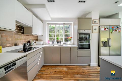20 Dunsdon Avenue, Guildford, GU2 7NX