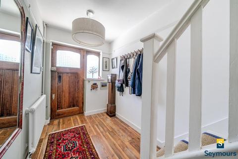 20 Dunsdon Avenue, Guildford, GU2 7NX