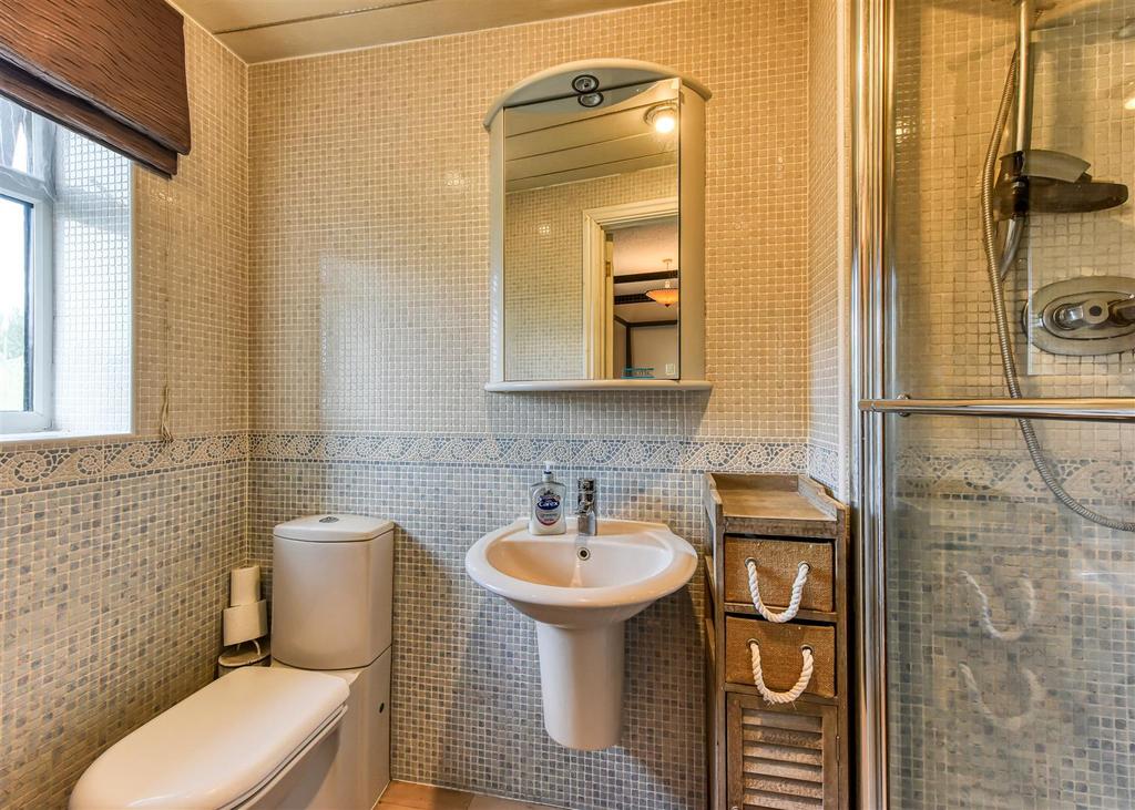 5 Bumblehole Meadows-En Suite.jpg