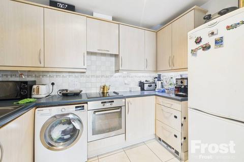 2 bedroom apartment for sale, High Street, Feltham, TW13