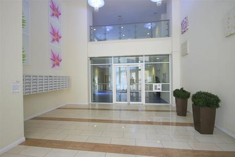 2 bedroom apartment for sale, High Street, Feltham, TW13