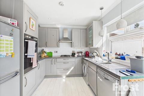 94 Station Crescent, Ashford, TW15 3HL