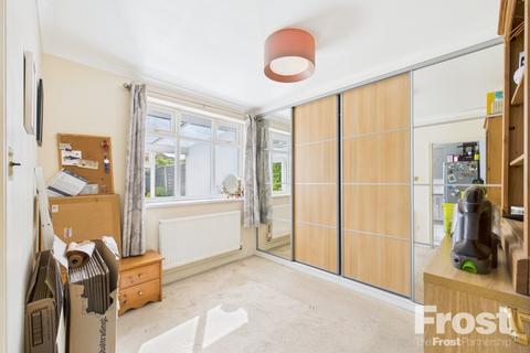 94 Station Crescent, Ashford, TW15 3HL