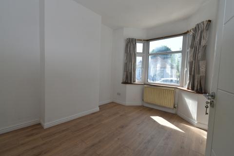 3 bedroom bungalow to rent, Wembley, HA0