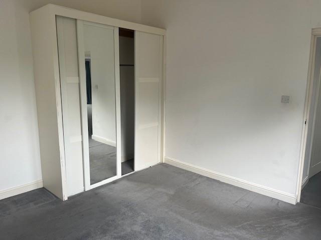 Bedroom 1 8d.jpg