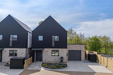 3 bedroom detached house for sale, The Street, Appledore