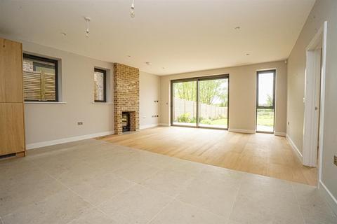 4 bedroom semi-detached house for sale, The Street, Appledore