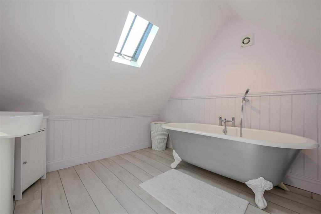 En-Suite Bathroom