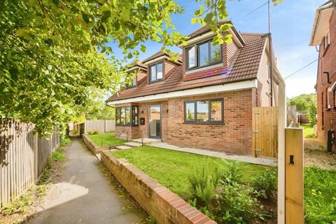 3 bedroom detached house to rent, Bishops Close Nettlestead ME18