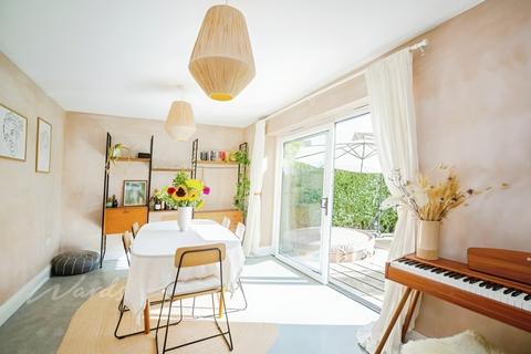 3 bedroom detached house to rent, Bishops Close Nettlestead ME18