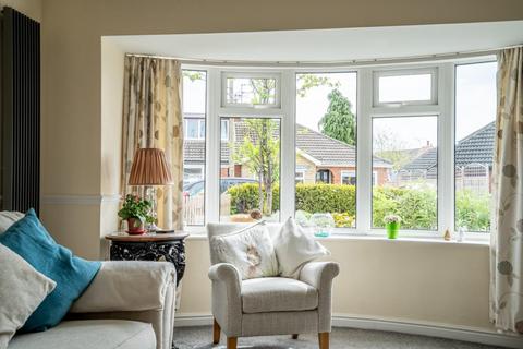 2 bedroom semi-detached bungalow for sale, The Glade, York