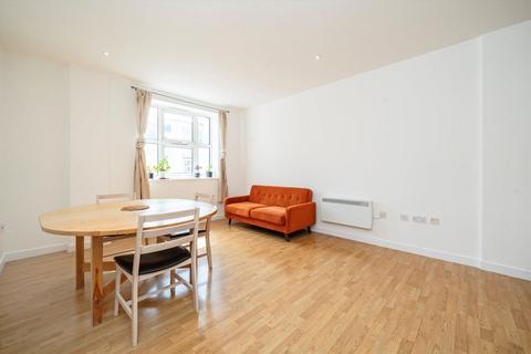 3 bedroom flat for sale, Bromyard Avenue, London W3