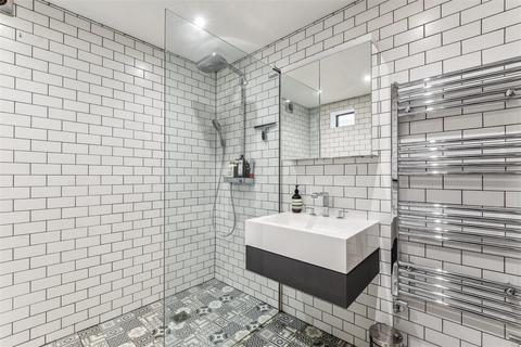 1 bedroom detached house for sale, Sydney Road ¦ London ¦ W13