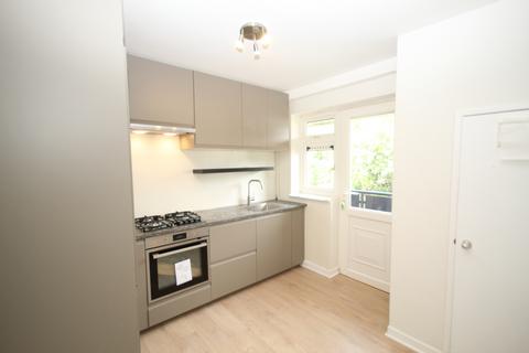 2 bedroom flat to rent, Broseley Road, Firswood, M16 0EZ