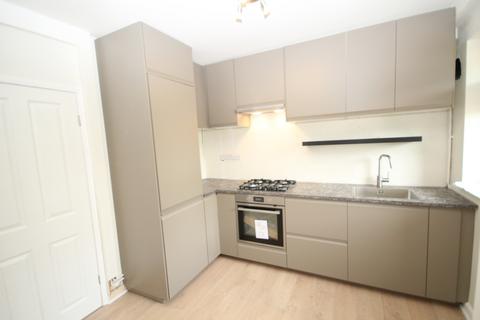 2 bedroom flat to rent, Broseley Road, Firswood, M16 0EZ