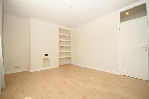2 bedroom flat to rent, Broseley Road, Firswood, M16 0EZ