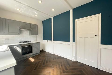 3 bedroom terraced house to rent, Gladstone Street, Bingley, West Yorkshire, BD16