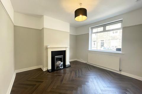 3 bedroom terraced house to rent, Gladstone Street, Bingley, West Yorkshire, BD16