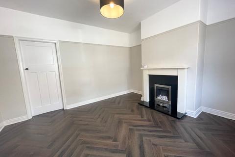 3 bedroom terraced house to rent, Gladstone Street, Bingley, West Yorkshire, BD16