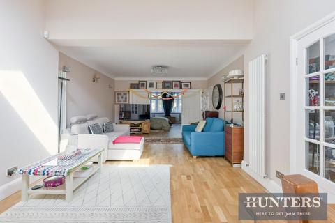 3 bedroom semi-detached house for sale, Great West Road, Isleworth, TW7 4PT